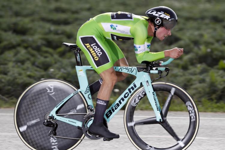 Primoz Roglic v akcií na Bianchi Aquila CV TT