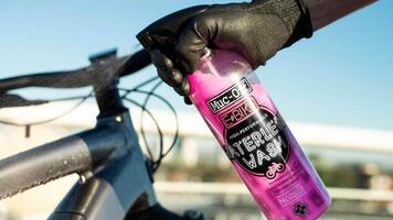 137196 cistiaci prostriedok na e bike muc off dry wash 750 ml ebike 2.jpg3